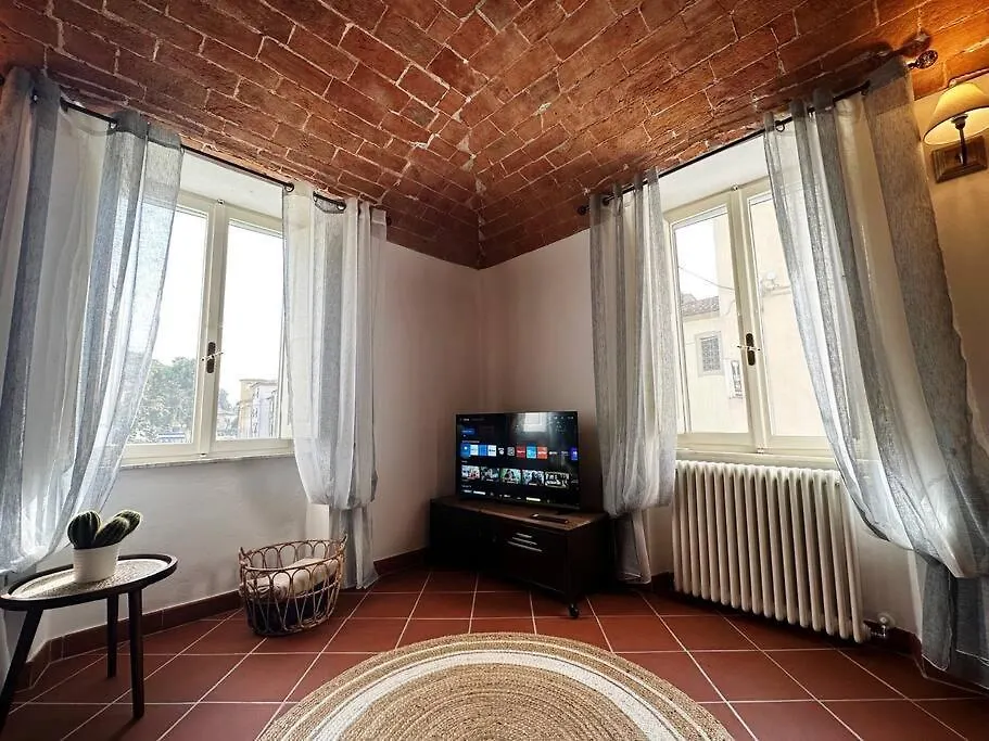Casa Del Glicine - Appartamento In Palazzo Storico Pugnano